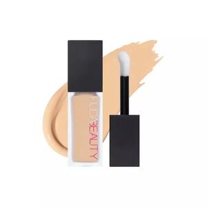 “Cotton Candy 2.8B” HUDA #FauxFilter Concealer